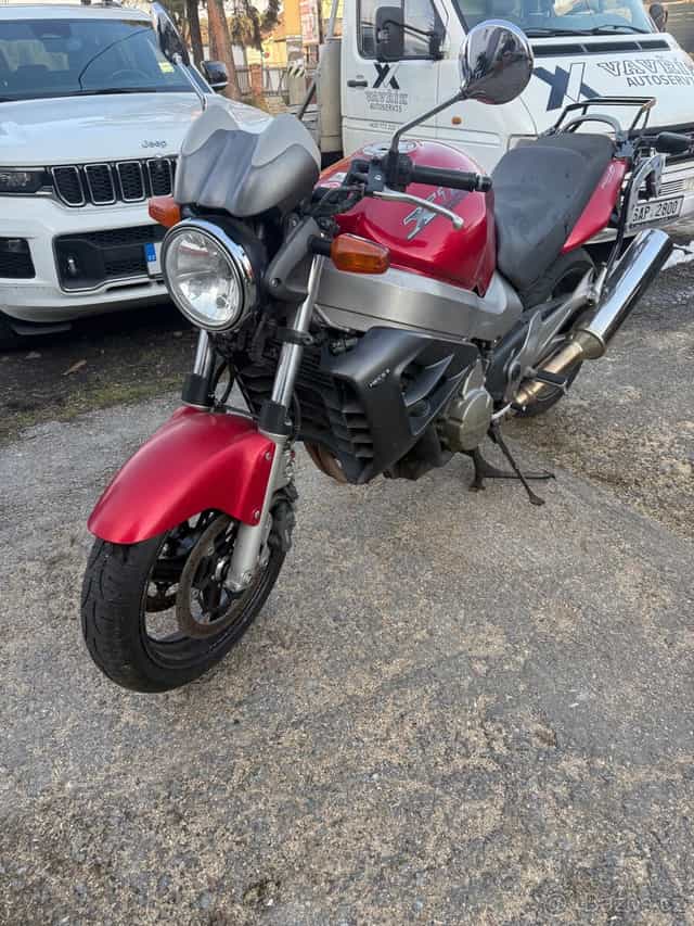 Honda CB 1100 SF, rok 2000 1137 ccm 100 kW čtyřválec červená