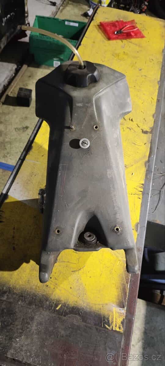 Nádrž Husqvarna cr 125