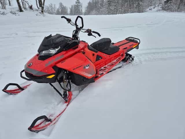 Sněžný skutr SKI DOO SUMMIT X 154