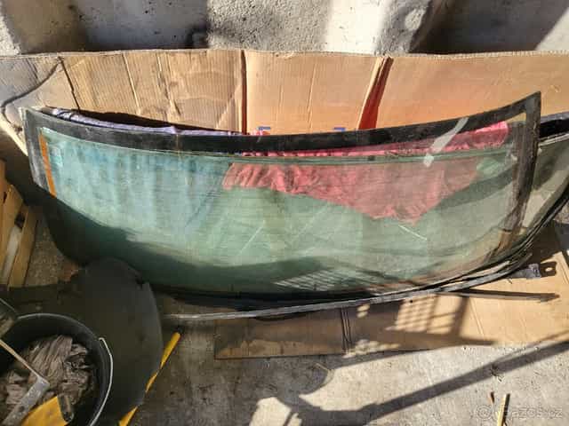 Ford Sierra sedan sklo zadní, volat