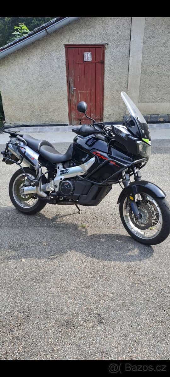 Aprilia ETV 1000. caponord