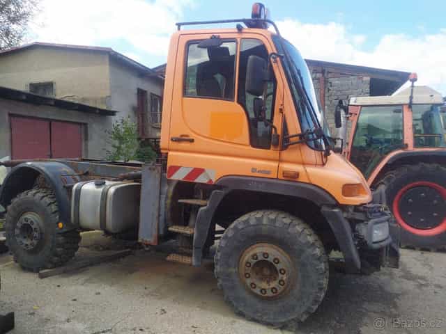 Mercedes Unimog U400 r.v. 2002 CZ Doklady