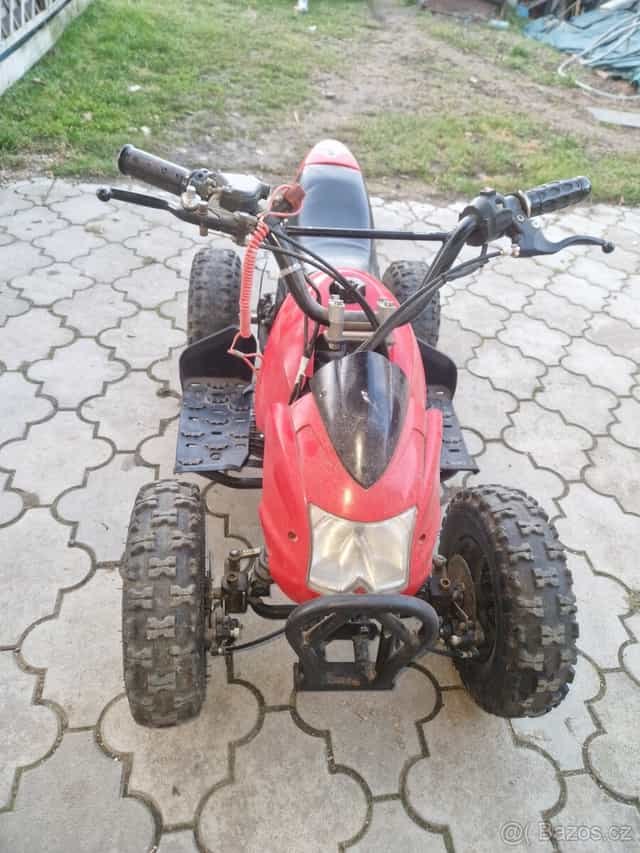 Dětská čtyřkolka funkční