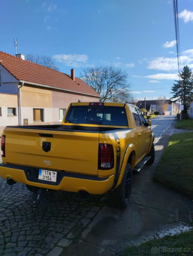 Dodge ram 5.7Hemi  najeto 53000KM