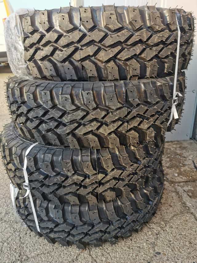 Offroad pneu o rozměru 205/70R15 -INSA DAKAR
