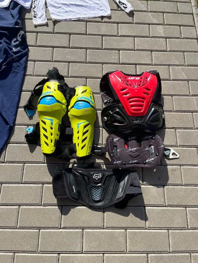 Vybavení na motocross