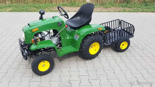 Dětský čtyřtaktní zahradní traktor s přívěsem 110ccm. zelený
