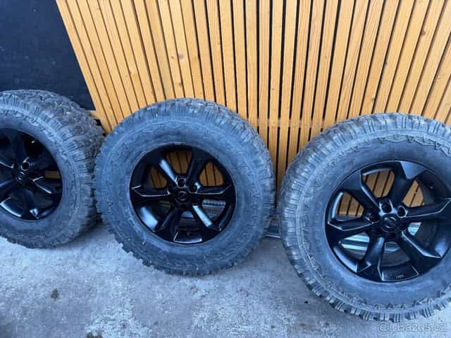 Kola nissan Navara d40