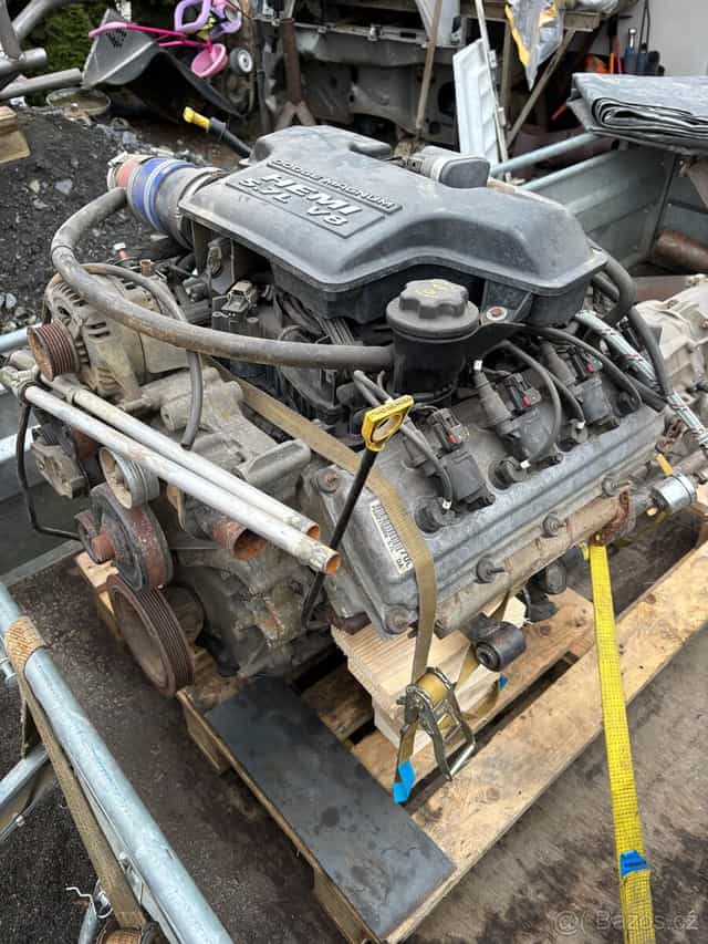 Motor V8 HEMI 5,7  ( VÝMĚNA )