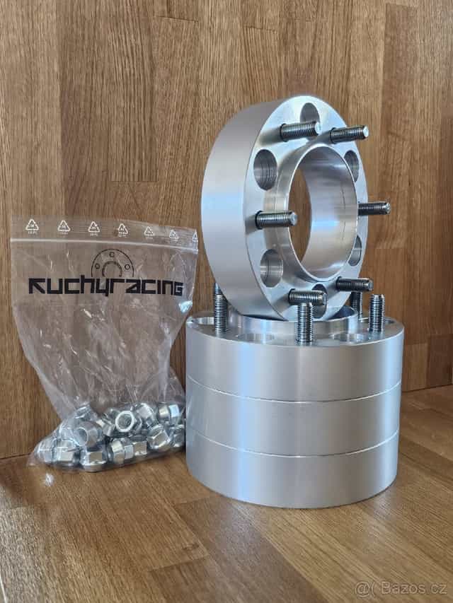 Podložky pod kola TOYOTA HILUX 40mm