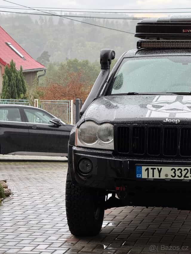 JEEP Grand Cherokee WK - naviják, 32 kola, zahrádka, světla