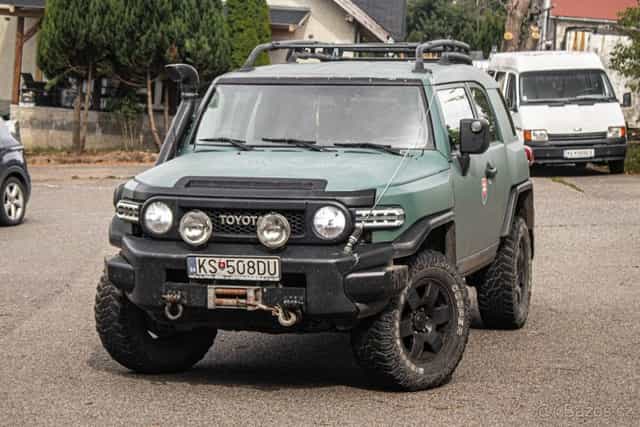 Toyota FJ Cruiser Land