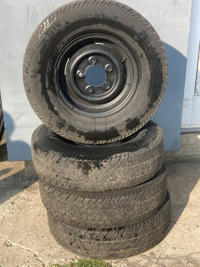 Kola LAND ROVER DEFENDER s pneu LT235/85R16