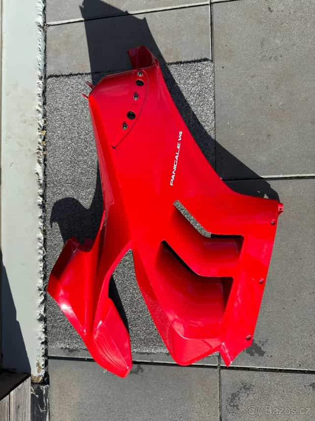 Ducati Panigale v4 20-22 pravý plast - k opravě dle drom