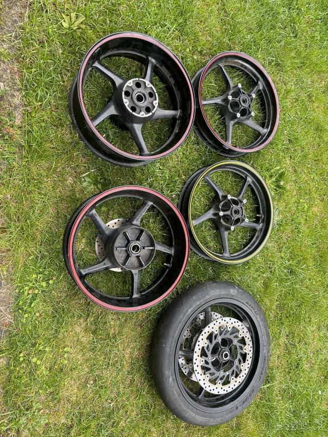 Predni a zadni kolo na Yamaha R1 04-06 07-08 09-14 FZ1 06-