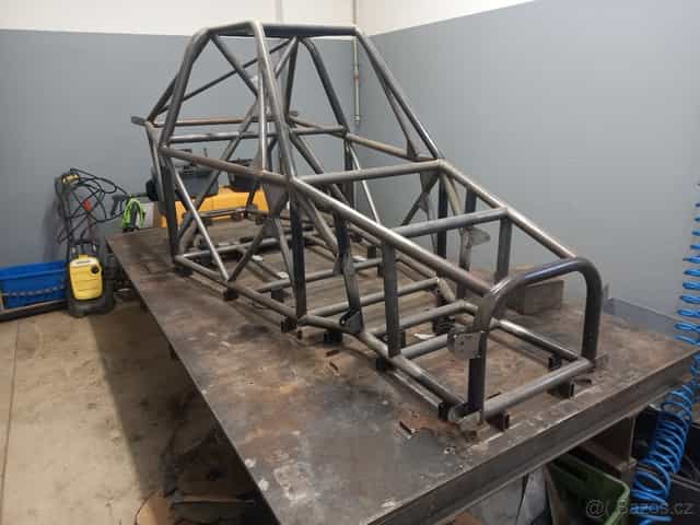 Svářecí stůl velký.