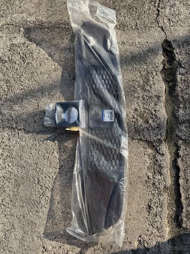 Spodní mřížka nárazníku Jeep Grand Cherokee 2015-2023