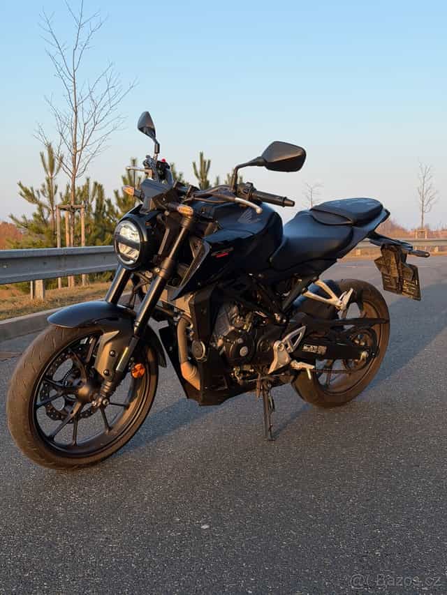 Honda CB125R 2023 – TOP stav, 1. majitel