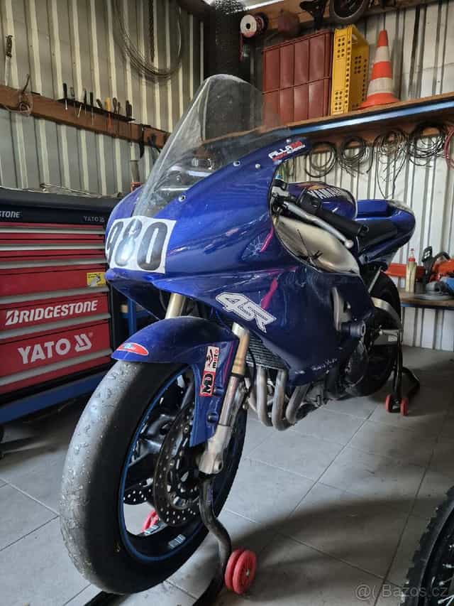 Yamaha R1 RN04 2001 // tech. velice zachovalá v pův. stavu