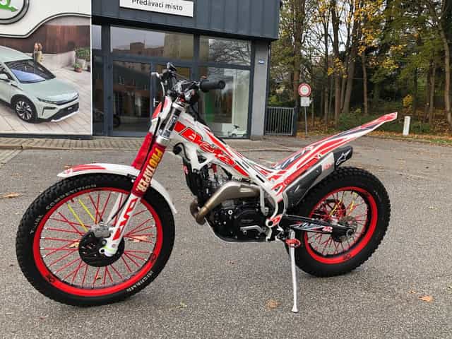 Trial Beta EVO 300 2T, CZ TP, TOP stav