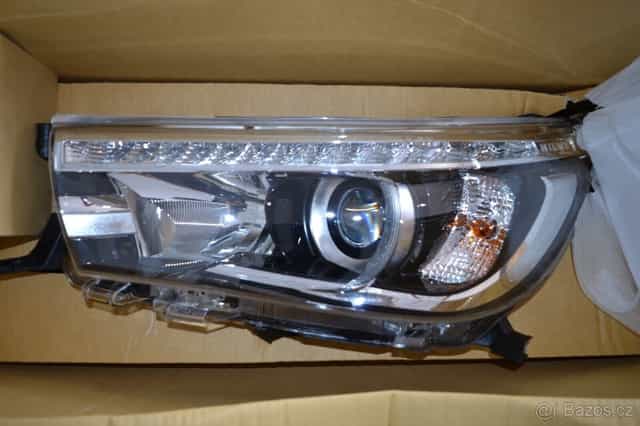TOYOTA HILUX/VIII/Pickup/REVO 2GDFTV 2.4L predni svetlo Leve