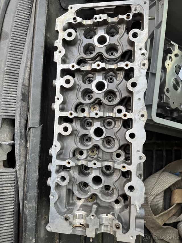 Toyota hilux land cruiser 3.0 d4d 2x hlava holá a komplet