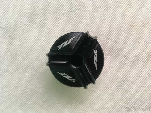 Olejové víčko YZF