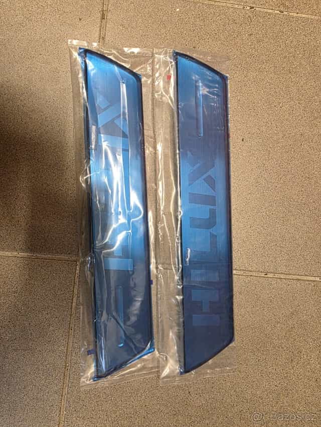 Originální sada prahových lišt s logem Hilux 2016+