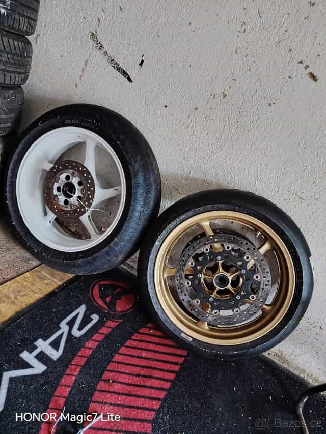 Yamaha R1 rok 2004-09 náhradní ALU kola i s pneu.