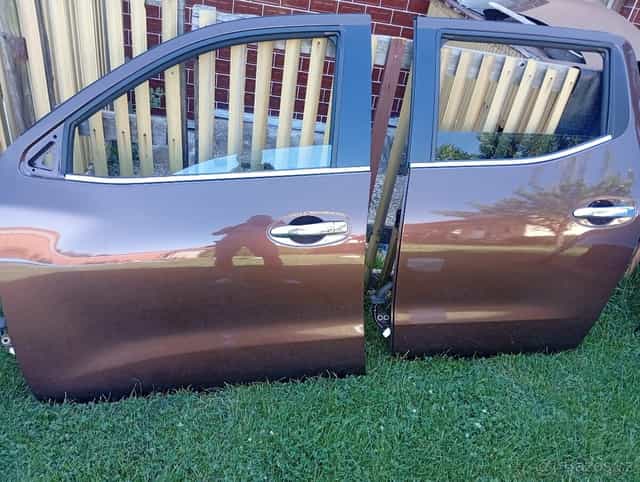 NISSAN NAVARA D23 DVEŘE LEVÉ Z RV 2021 PĚKNÉ