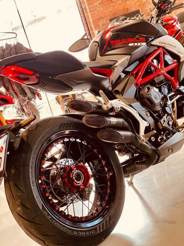 MV Agusta Brutale 800 Diablo Rosso III – limitovaná edice, l