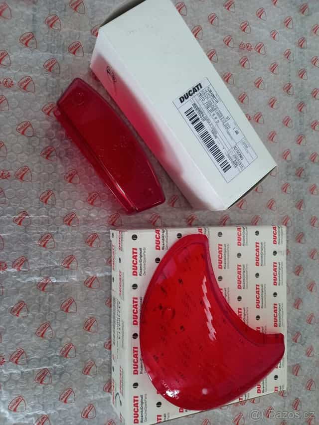 Sklíčko zadního světla