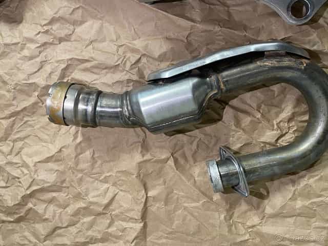 Originální výfukový systém Kawasaki KX250 2024 – kompletní