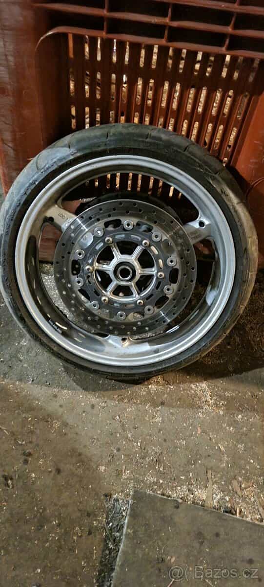 Yamaha r6 r.v 2000 náhradní díly.