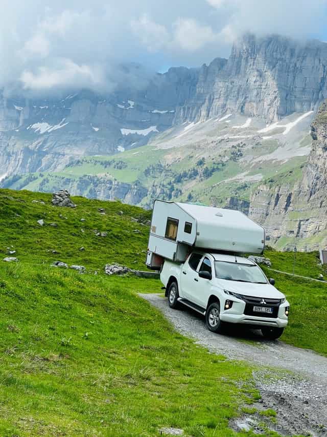 Obytná nástavba na pick-up