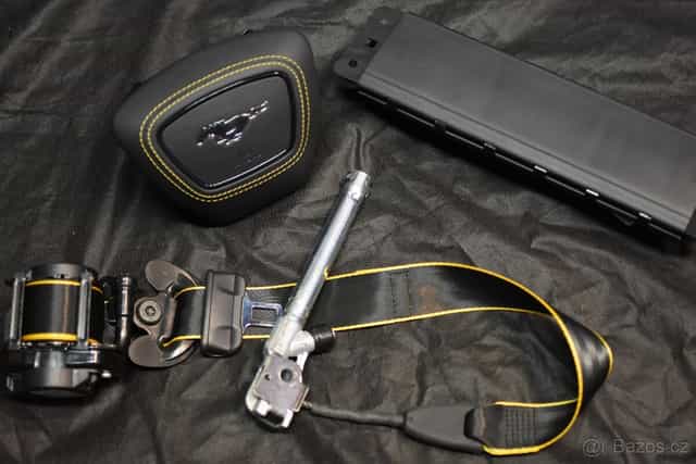 Ford Airbag bezpečnostní pás palubní deska