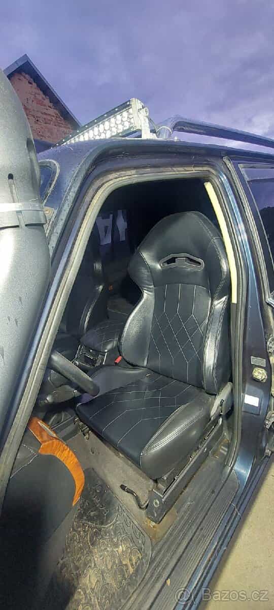 Sedačky Nissan Patrol y61