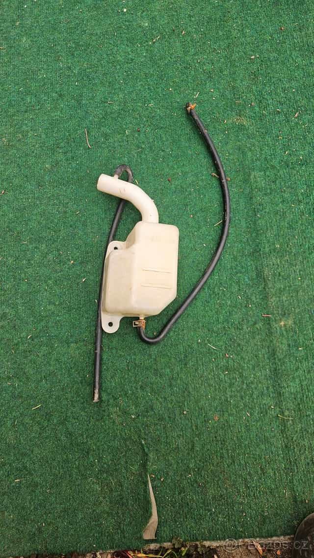 SUZUKI LTZ 400 expanzna nádobka na vodu