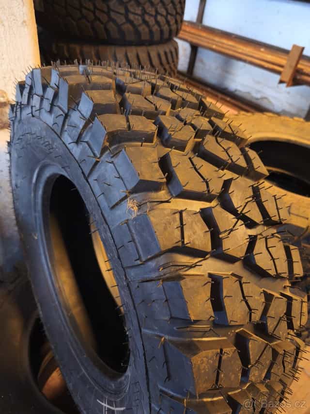 Offroad pneu 235/70 R16