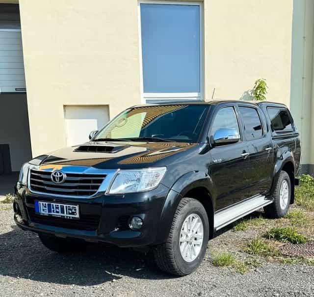 Toyota Hilux 3.0 D4D manuál 126kw