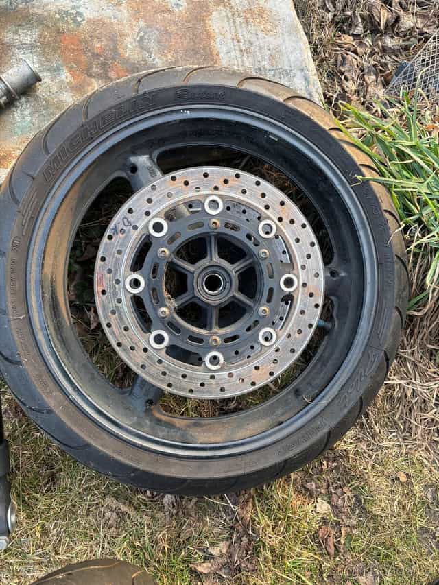 Predni a zadni kolo na Yamaha R1 02-03 FZS 1000 Fazer 01-05