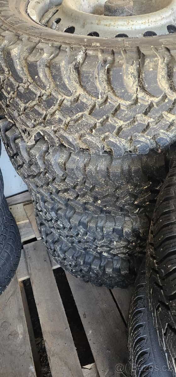 Offroad pneu vraník s disky