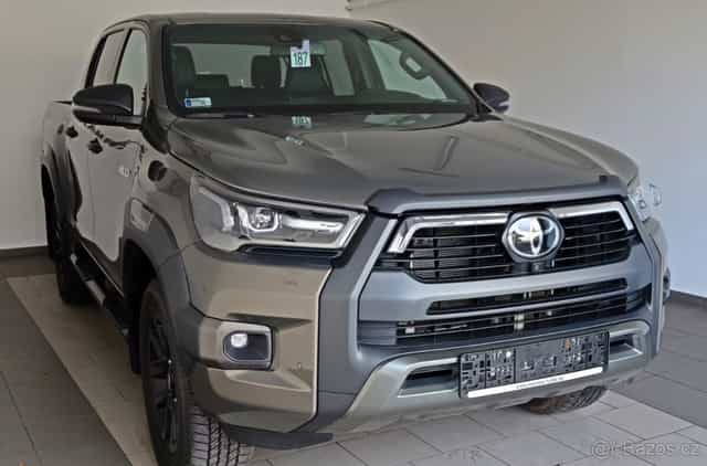 Toyota Hilux 2.8 D-4D 4x4 Invincible 150kw