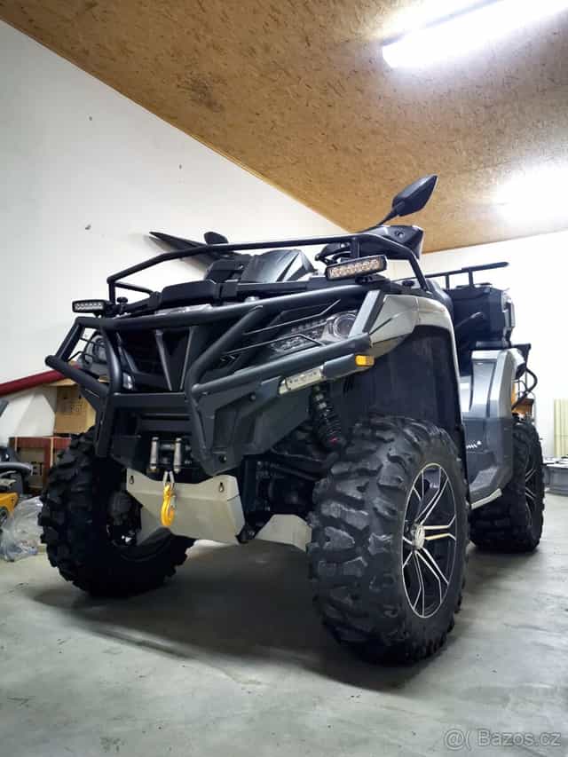 Dvouválec CF Moto X850 Plná výbava i serviska