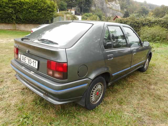 Renault 19 I šedá metalíza