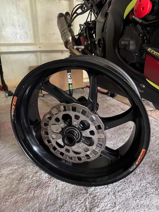 Lehké závodní kolo OZ Cattiva R - Kawasaki ZX-10RR WSBK