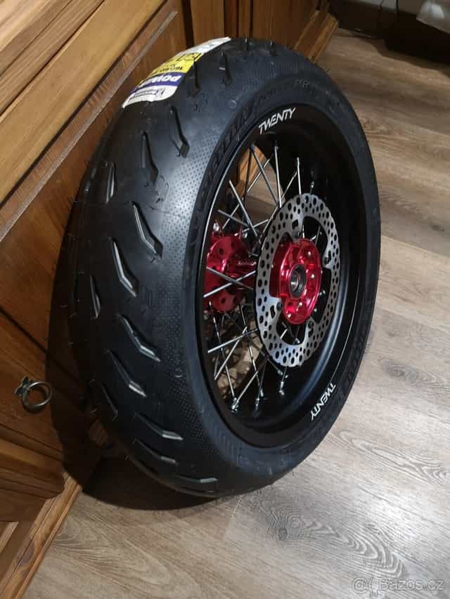 Honda CRF 450R, nové zadní kolo Supermoto