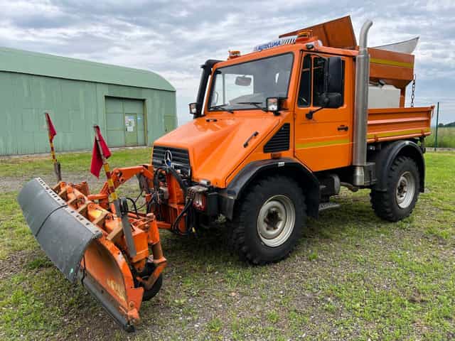 SKLÁPĚČ + SYPAČ S RADLICÍ MERECEDES  UNIMOG U 90 TURBO