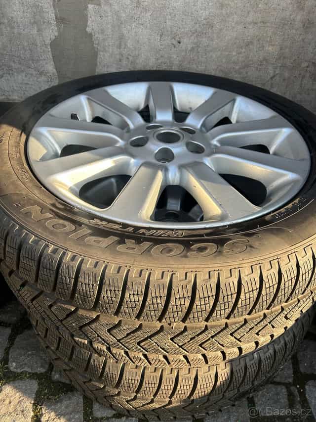 Range rover sada 4ks alu kol vc zimnich pneu