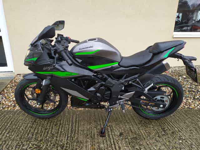 Kawasaki Ninja 125-2025 najeto 2960 Km